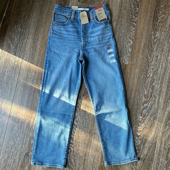 Levi’s Ribcage Straight Ankle Jeans in Medium Indigo - Picture 5 of 6